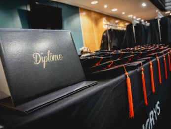 retrait-de-diplome-1-scaled-aspect-ratio-347-260