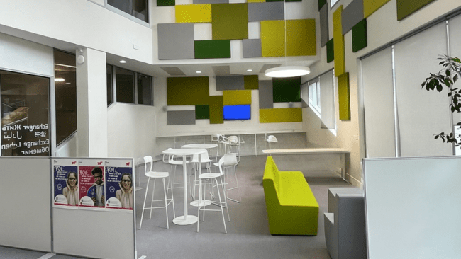 The CROUS IAE/LEA cafeteria, where you can grab a bite to eat and relax. Located on level -1 of the building
